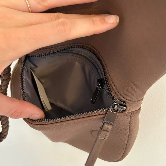 (SOLD) ATHLETA Revive Convertible Crossbody Waistbag Brown - Picture 5 of 10